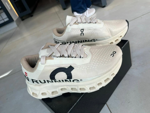 ON RUNNING BEGE - comprar online