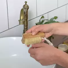 Cepillo de Uñas y Multiuso
