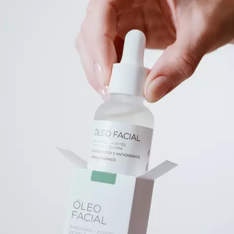 Óleo regenerante con Bakuchiol — luminosidad y firmeza natural