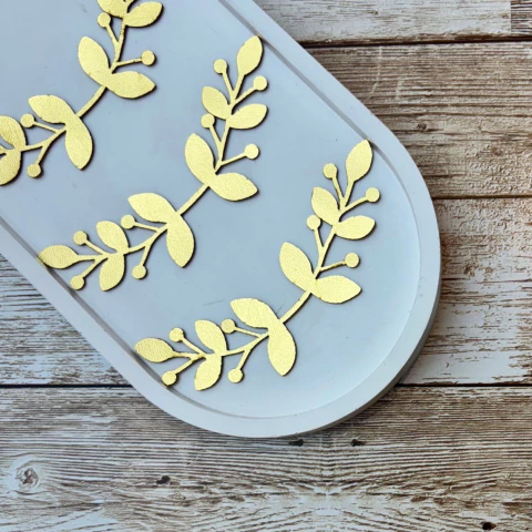 APLIQUE TECIDO RAMO DE FOLHAGENS E PISTILO DOURADO - 6 UNIDADES