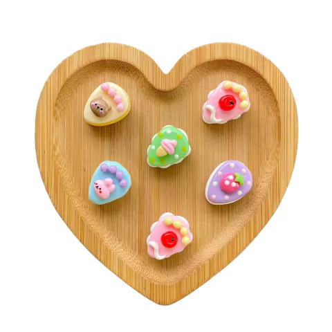 APLIQUE RESINA FATIA DE BOLO SORTIDOS - 6 UNIDADES