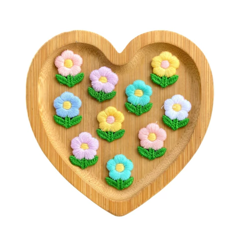 APLIQUE TECIDO MINI FLOR BORDADA MIX CANDY - 6 UNIDADES