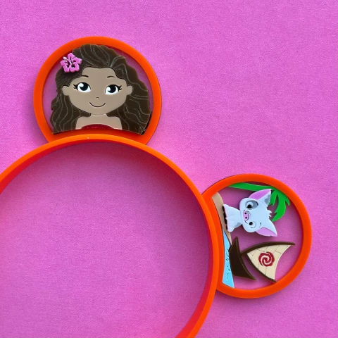 KIT TIARA + PAR DE ORELHA EM ACRILICO PRINCESA MOANA - UNIDADE