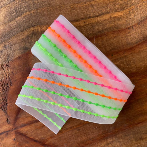 FITA ORGANZA COM POMPOM NEON PRINCESS (38MM) - 2 METROS