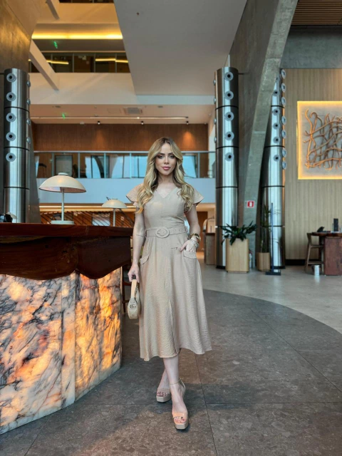 Vestido com bolso lateral