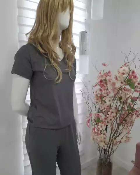 Scrub Feminino Modelo Malha Tecnologica