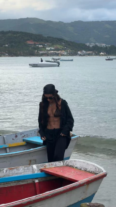 Calça Luma preta na internet