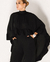Conjunto Blusa Capa & Calça Alfaiataria na internet