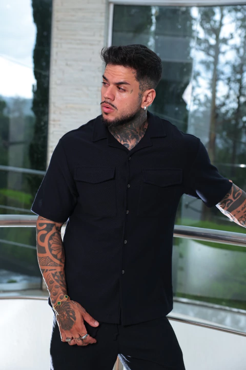 Camisa Resort Milos Bolsos Preto - comprar online