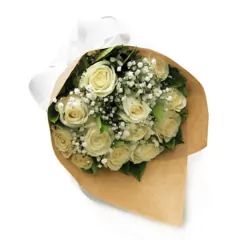 Buquê 12 Rosas Brancas no Papel Kraft