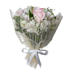 5 Pink Roses and Lindt Heart - online store