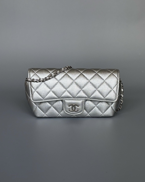 CHANEL METALLIC LAMBSKIN QUILTED GLASSES CASE WITH CHAIN - comprar online