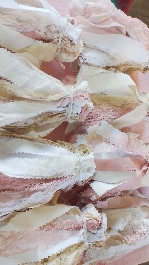 Guirnaldas Vintage de Tela y Encaje natural blanco y rosa
