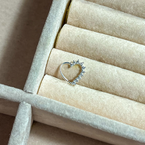 Piercing de Furo Coração Cravejado