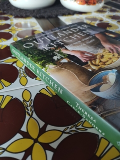 Livro importado "Outlander Kitchen" na internet