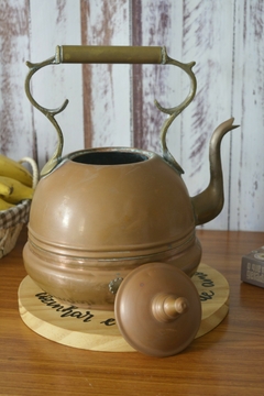 Chaleira portuguesa em cobre e bronze - Rasgada Janela Curadoria Vintage