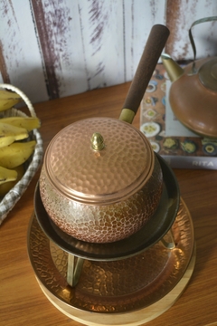 Conjunto para fondue em cobre martelado - Rasgada Janela Curadoria Vintage