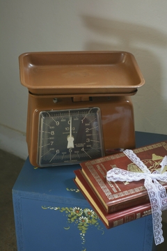 Balança de cozinha Yara 10kg em ágata - marrom - Rasgada Janela Curadoria Vintage