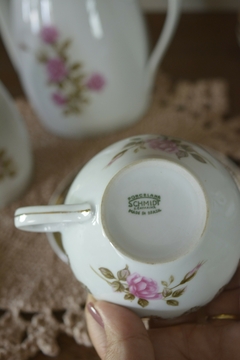 Xícaras de chá em porcelana Schmidt "Rosas" anos 70 (uni) - Rasgada Janela Curadoria Vintage