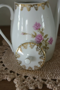 Bule em porcelana Schmidt "Rosas" anos 70 - Rasgada Janela Curadoria Vintage