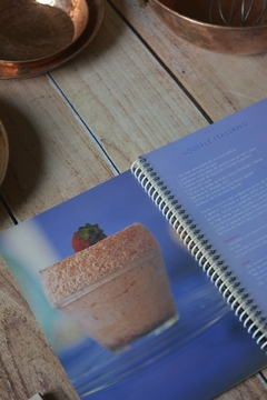 Livro de receitas União anos 90 "Doces segredos e carinhos" - Rasgada Janela Curadoria Vintage