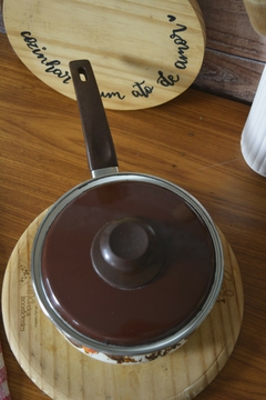 Panela esmaltada Mãe ágata com cabo - Flores anos 70 - Rasgada Janela Curadoria Vintage
