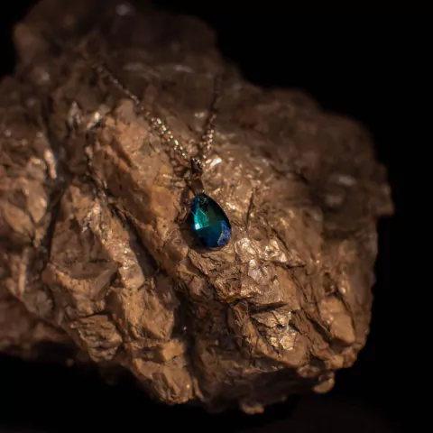 Dije forma de gota + cadena