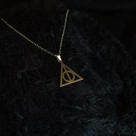 Dije las reliquias de la muerte Harry Potter + cadena - comprar online