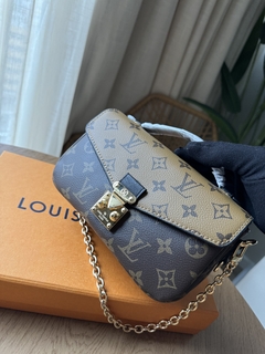 BOLSA POCHETTE MÉTIS EAST WEST - Miss Brand