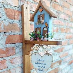 Placa Casinha Decorativa Azul ( Deus abençoe Nosso Lar ) .47cm X 28cm. - comprar online