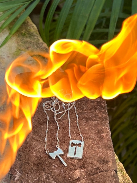 Escapulário Prata Realeza Xangô Escovado