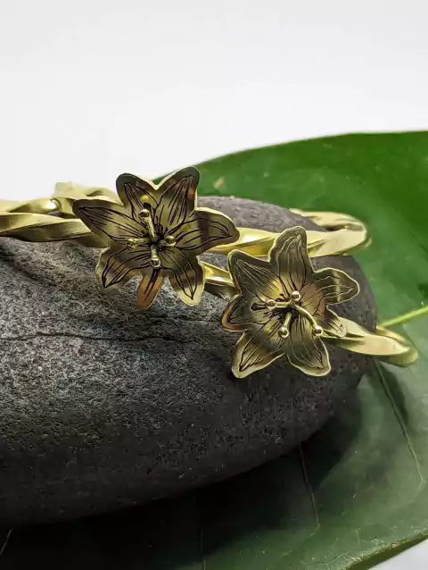 Idé Latão Lírio de Oxum