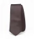 Gravata é um acessório versátil que pode ajudar a completar um traje e expressar o estilo pessoal de um indivíduo.
As gravatas podem ser usadas em conjunto com camisas de colarinho, ternos, paletós ou blazers. Elas ajudam a adicionar um toque de elegância