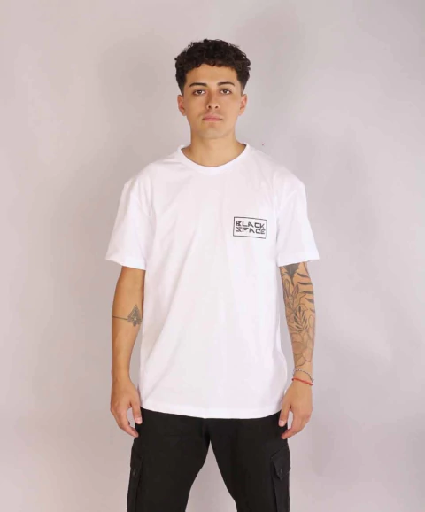 Remera Over Basic Blanca Black Space - comprar online