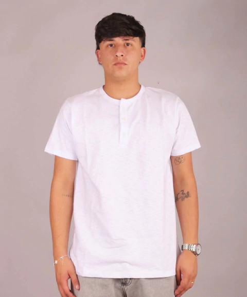 Remera Flame C/Boton Blanca Ntf - comprar online