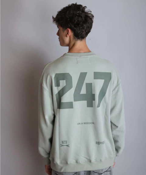 Buzo Friza Over Est. 247 Gris Claro NTF