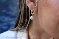 Brinco Zircônia Oval com Perola - Espaço Gill Mattos