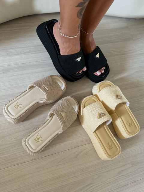 Sandália moderna alta