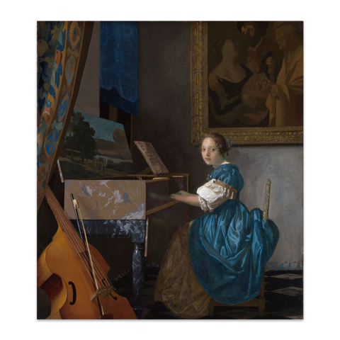 Joven sentada tocando en una espineta