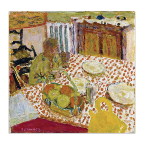 Martha y su perro sentados en una mesa