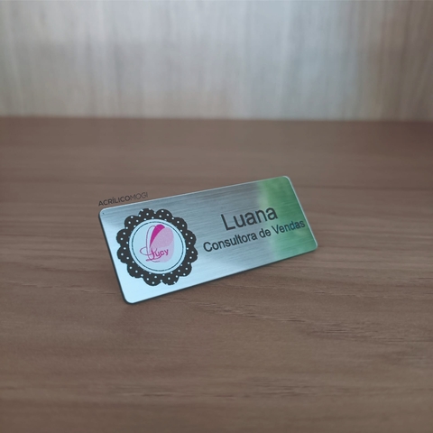 Crachá acrílico com imã personalizado com Nome e logo