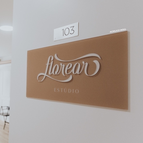 Placa Acrílico com Logo Personalizada Sala Escritório 50x25cm