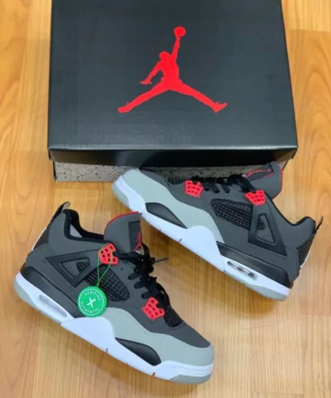 Air Jordan 4 Cinza Detalhado
