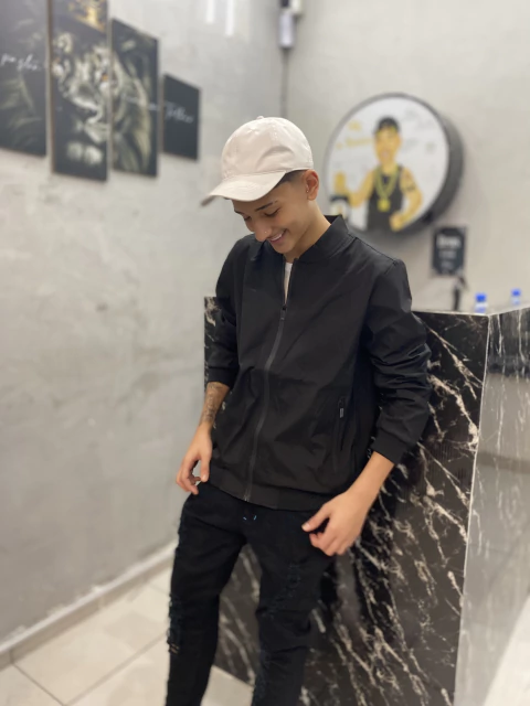 Blusa padrão Zara lisa preta