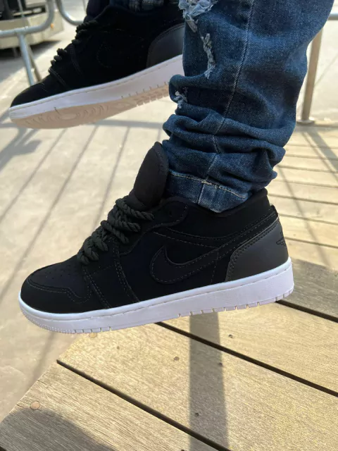 Tênis Nike Air Jordan 1 Low Preto (Cadarço Corda)
