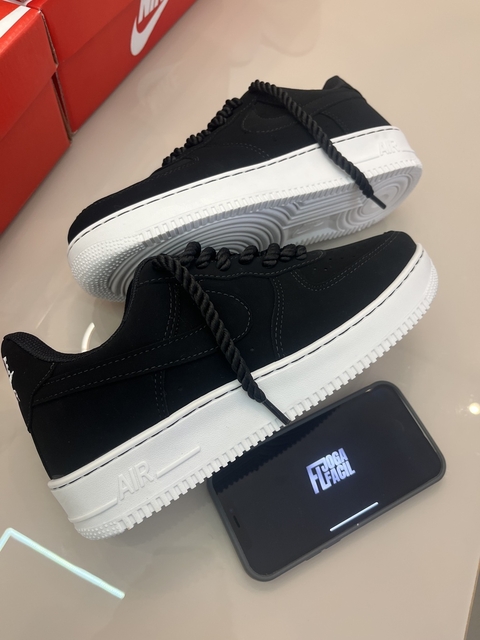 Nike Air Force 1 Preto Fosco (Cadarço Corda)