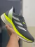 TÊNIS ESPORTIVO ADIZERO BOSTON - CINZA/VERDE