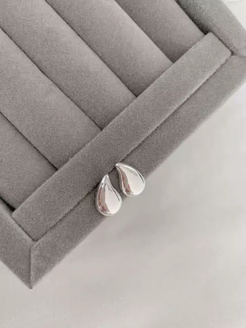 Brinco de prata gota puffer liso