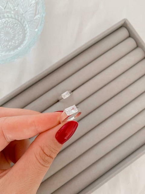 Anel de prata zircônia retangular cristal dedinho