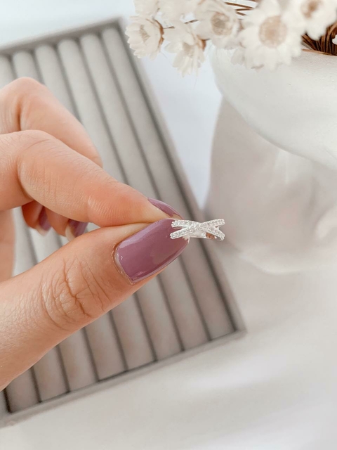 Piercing de prata fake X cravejado conch